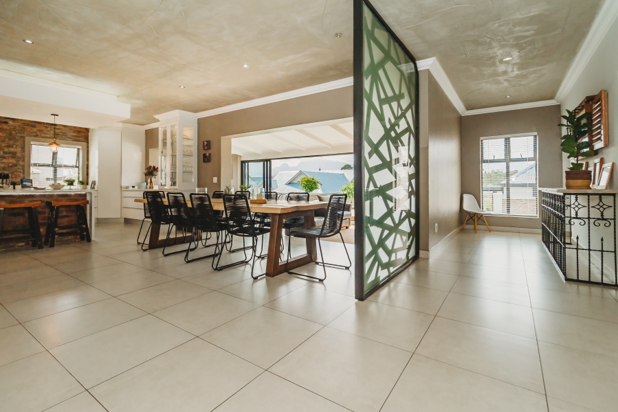 5 Bedroom Property for Sale in Kraaibosch Country Estate Western Cape